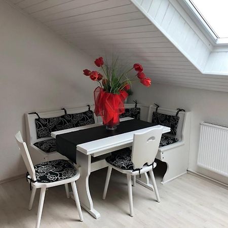 Ferienwohnung Taunus Im Gruenen Obergeschoss Langgons Exterior photo